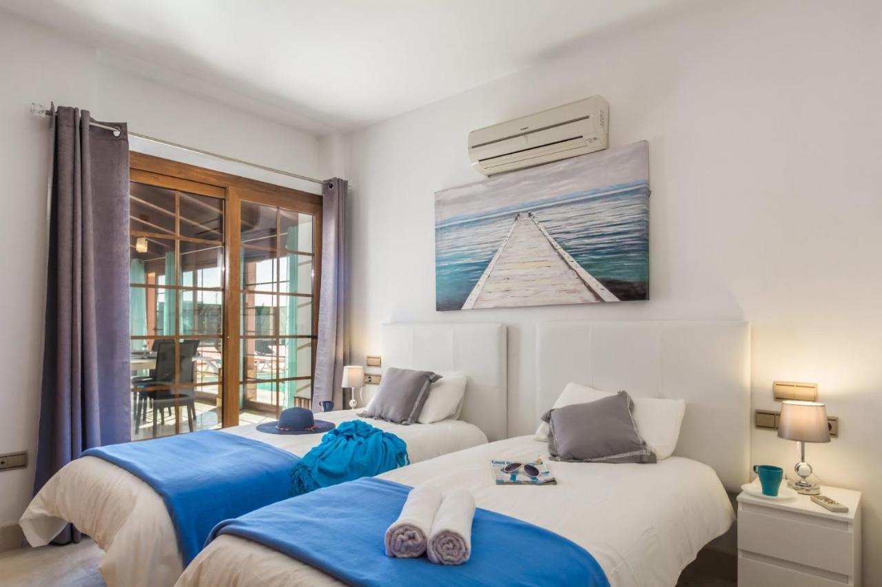 Villa Simona By Villa Plus คอร์ราเลโฮ ภายนอก รูปภาพ