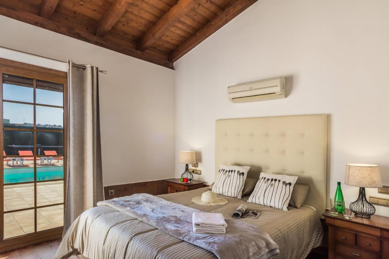 Villa Simona By Villa Plus คอร์ราเลโฮ ภายนอก รูปภาพ